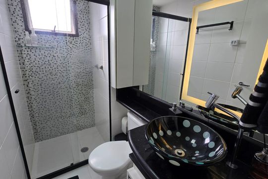 Banheiro de apartamento para alugar com 2 quartos, 67m² em Guaiauna, São Paulo