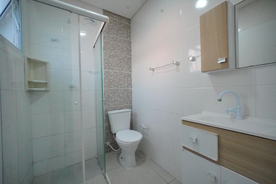 Banheiro da Suíte de apartamento para alugar com 2 quartos, 65m² em Ingleses do Rio Vermelho, Florianópolis
