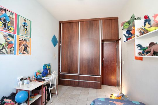 Quarto 2 de casa à venda com 3 quartos, 200m² em Jardim Laguna, Contagem