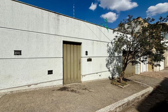 Fachada de casa à venda com 3 quartos, 200m² em Jardim Laguna, Contagem