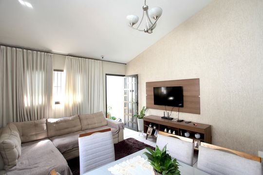 Sala de casa à venda com 3 quartos, 200m² em Jardim Laguna, Contagem