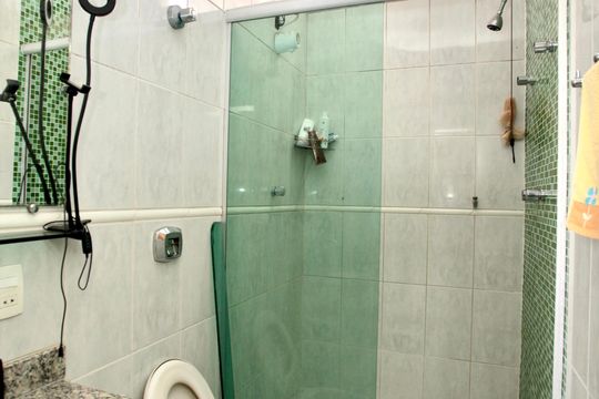 Banheiro da Suíte de casa à venda com 3 quartos, 200m² em Jardim Laguna, Contagem