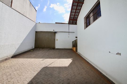 Garagem de casa à venda com 3 quartos, 200m² em Jardim Laguna, Contagem
