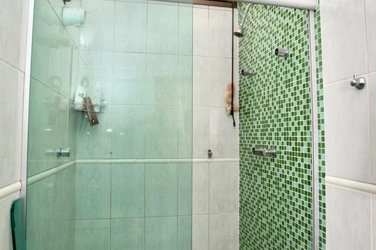 Banheiro da Suíte de casa à venda com 3 quartos, 200m² em Jardim Laguna, Contagem