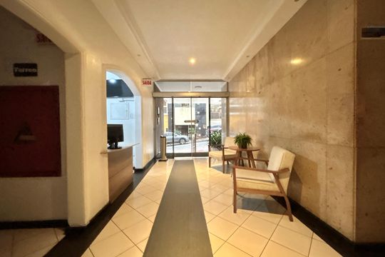 Hall de entrada de apartamento para alugar com 3 quartos, 138m² em Centro, Florianópolis