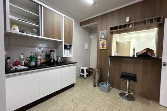 Cozinha de apartamento para alugar com 3 quartos, 138m² em Centro, Florianópolis