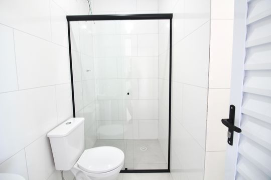 Banheiro  de apartamento para alugar com 1 quarto, 30m² em Vila Ré, São Paulo