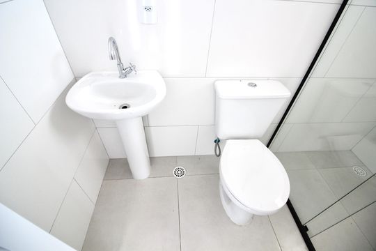 Banheiro  de apartamento para alugar com 1 quarto, 30m² em Vila Ré, São Paulo