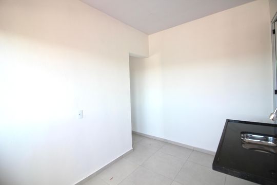 Cozinha  de apartamento para alugar com 1 quarto, 30m² em Vila Ré, São Paulo