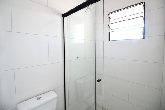 Banheiro  de apartamento para alugar com 1 quarto, 30m² em Vila Ré, São Paulo