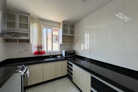 Cozinha de apartamento à venda com 3 quartos, 87m² em Sagrada Família, Belo Horizonte