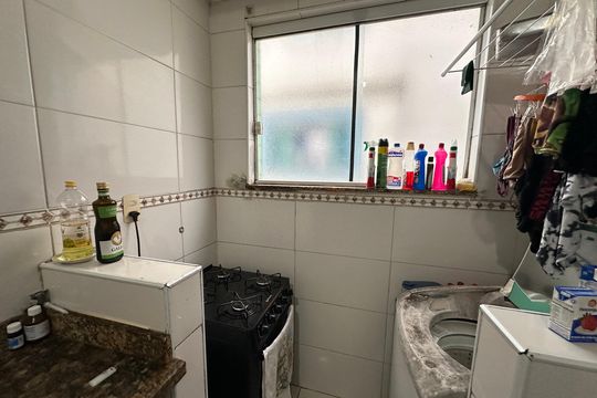 Cozinha e Área de Serviço de apartamento para alugar com 2 quartos, 49m² em Parque Sao Vicente, São Vicente