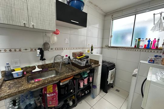 Cozinha de apartamento para alugar com 2 quartos, 49m² em Parque Sao Vicente, São Vicente