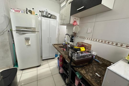 Cozinha de apartamento para alugar com 2 quartos, 49m² em Parque Sao Vicente, São Vicente