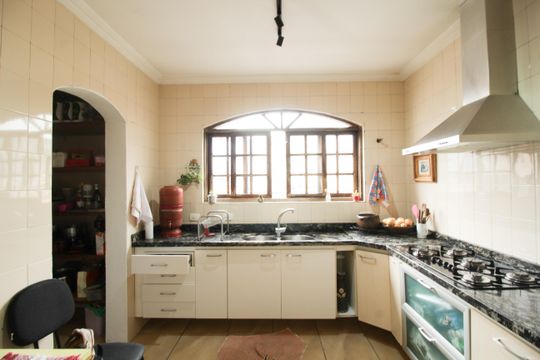 Cozinha de casa à venda com 3 quartos, 203m² em Vila Picinin, São Paulo