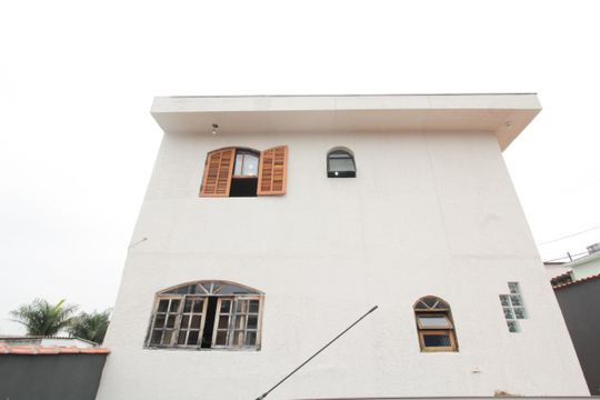 Quintal de casa à venda com 3 quartos, 203m² em Vila Picinin, São Paulo