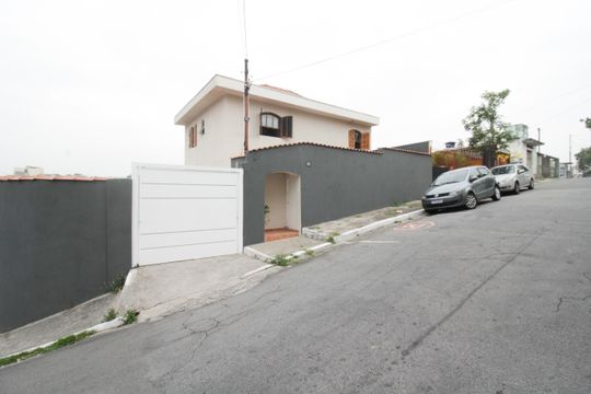 Fachada de casa à venda com 3 quartos, 203m² em Vila Picinin, São Paulo