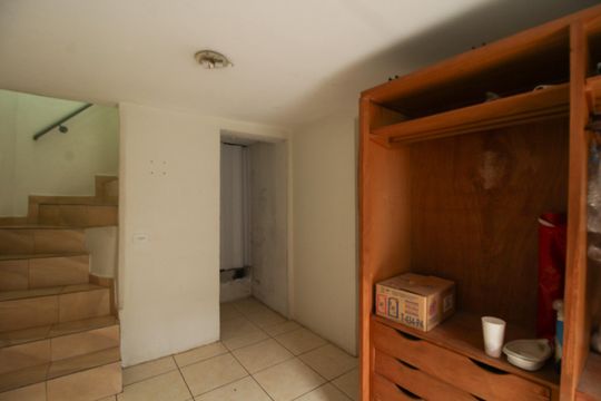 Quarto de Serviço de casa à venda com 3 quartos, 203m² em Vila Picinin, São Paulo