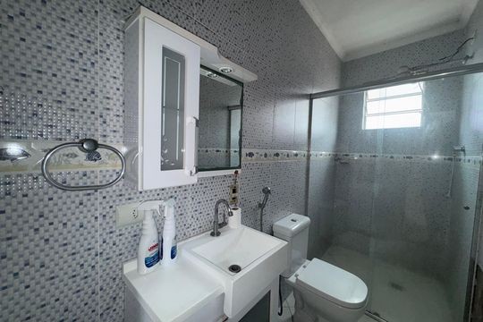 Banheiro de casa para alugar com 2 quartos, 90m² em Conceicao, Osasco