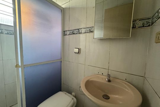 Banheiro de casa para alugar com 1 quarto, 50m² em Conceicao, Osasco