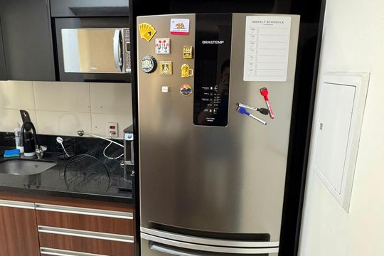 Cozinha de apartamento para alugar com 2 quartos, 68m² em Jardim Tupanci, Barueri