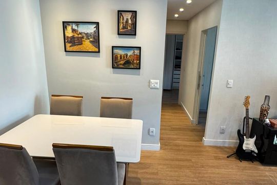 Sala de apartamento para alugar com 2 quartos, 68m² em Jardim Tupanci, Barueri