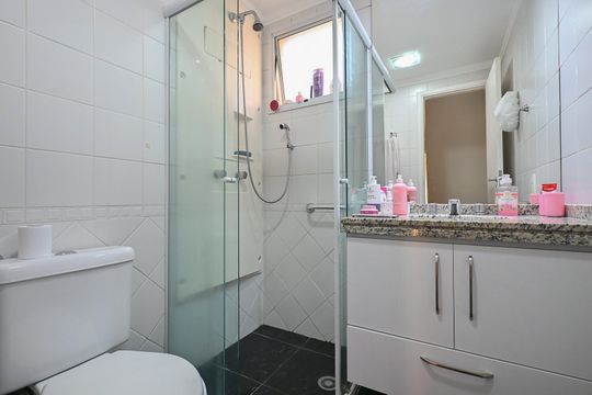 Banheiro de apartamento à venda com 3 quartos, 94m² em Vila Sonia, São Paulo