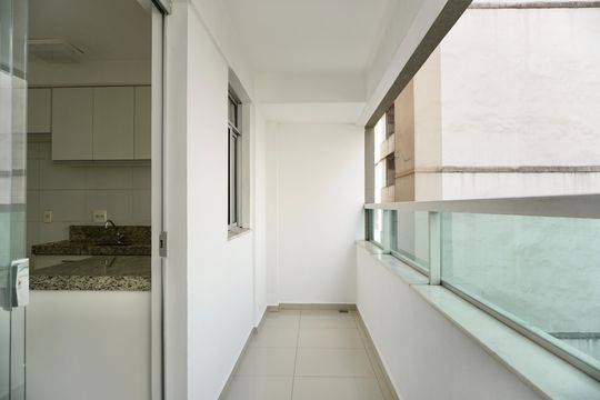 Sala - Varanda de kitnet/studio para alugar com 1 quarto, 40m² em Centro, Belo Horizonte