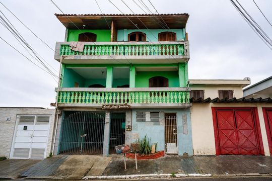 Fachada de casa para alugar com 1 quarto, 45m² em Jardim Raposo Tavares, São Paulo