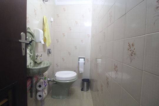 Lavabo de casa à venda com 4 quartos, 180m² em Vila Campo Grande, São Paulo