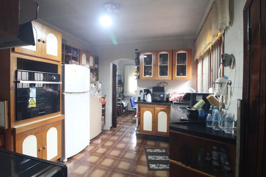 Cozinha de casa à venda com 4 quartos, 180m² em Vila Campo Grande, São Paulo