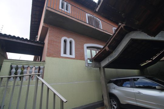 Fachada de casa à venda com 4 quartos, 180m² em Vila Campo Grande, São Paulo