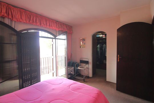Suíte de casa à venda com 4 quartos, 180m² em Vila Campo Grande, São Paulo