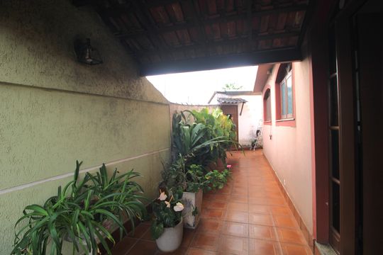 Quintal lateral de casa à venda com 4 quartos, 180m² em Vila Campo Grande, São Paulo