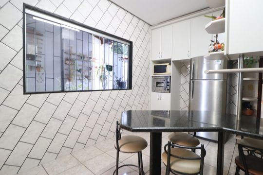 Cozinha de casa para alugar com 6 quartos, 360m² em Custódio Pereira, Uberlândia