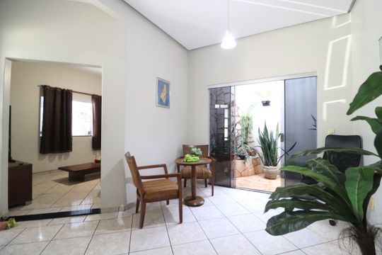 Casa para alugar com 6 quartos, 360m² em Custódio Pereira, Uberlândia