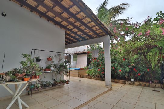 Jardim - Quintal de casa para alugar com 6 quartos, 360m² em Custódio Pereira, Uberlândia