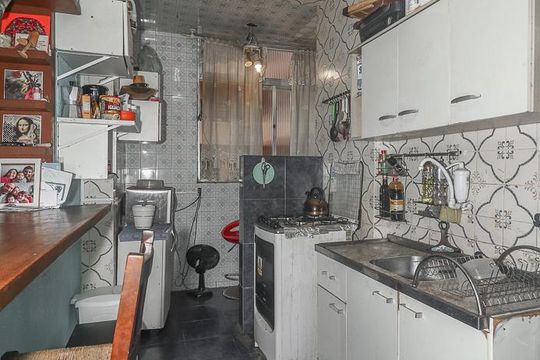 Cozinha de apartamento à venda com 2 quartos, 64m² em Centro Histórico, Porto Alegre