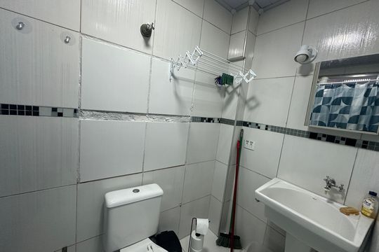 Banheiro de apartamento para alugar com 1 quarto, 32m² em Centro, São Vicente