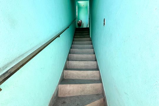 Escada de casa à venda com 2 quartos, 360m² em Glória, Belo Horizonte