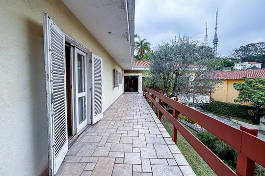 Casa à venda com 4 quartos, 550m² em Sumaré, São Paulo