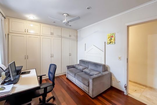 Casa à venda com 4 quartos, 550m² em Sumaré, São Paulo