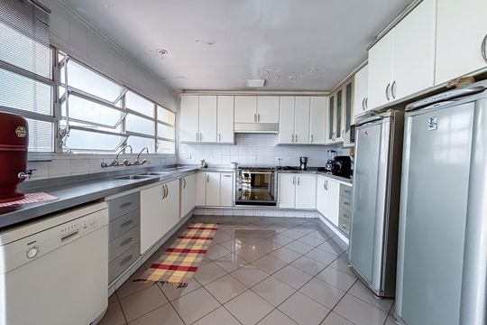 Casa à venda com 4 quartos, 550m² em Sumaré, São Paulo