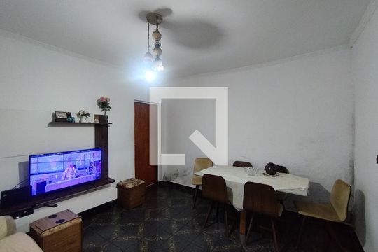 Casa à venda com 6 quartos, 232m² em Jardim Maria Estela, São Paulo