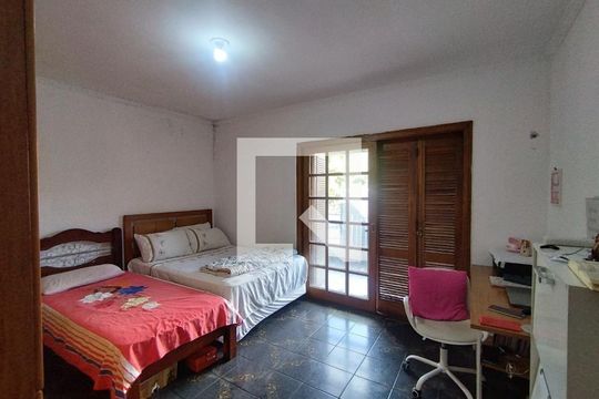 Casa para alugar com 6 quartos, 232m² em Jardim Maria Estela, São Paulo