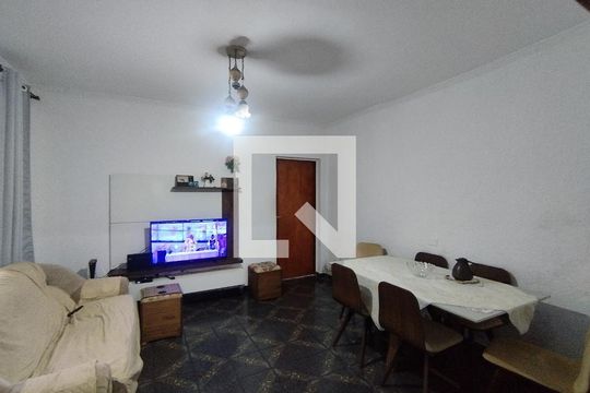Casa à venda com 6 quartos, 232m² em Jardim Maria Estela, São Paulo