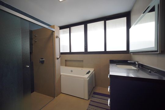 Banheiro da Suíte 1 de casa para alugar com 4 quartos, 300m² em Agronômica, Florianópolis