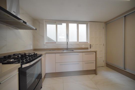Cozinha de casa para alugar com 4 quartos, 300m² em Agronômica, Florianópolis