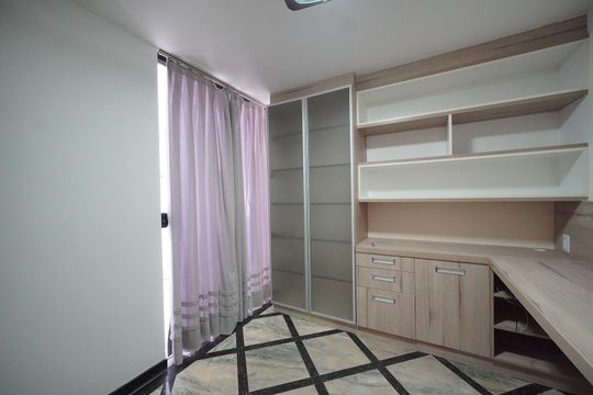 Escritório de casa para alugar com 4 quartos, 300m² em Agronômica, Florianópolis
