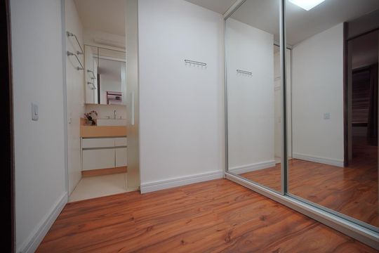 Suíte 2 de casa para alugar com 4 quartos, 300m² em Agronômica, Florianópolis